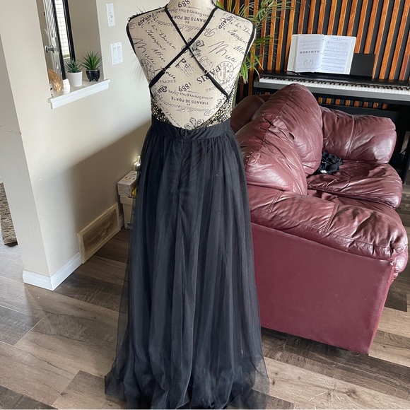 LUXXEL Black with Gold Accent Long Gown Size Medium - Picture 7 of 13